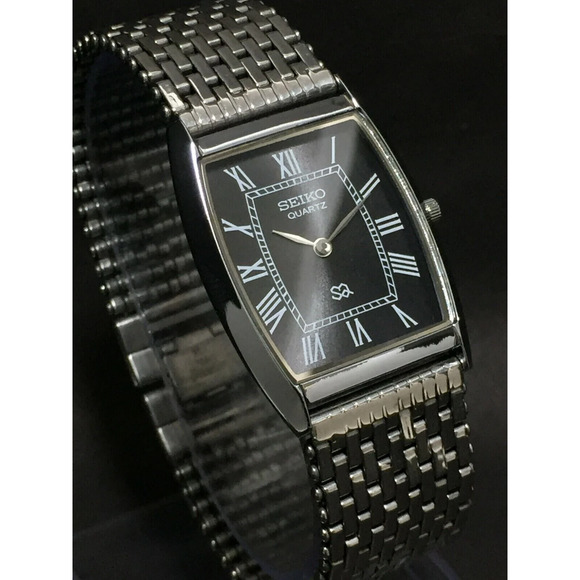 Vintage Style Seiko Quartz Mens Silver Watch & Black accents W/ Metal Strap - Picture 1 of 7